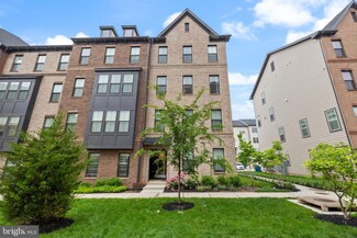 12363 Azure Ln Unit 42, Fairfax, VA 22033