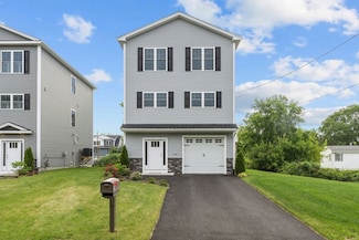 15 Spadina Ave, Warwick, RI 02889