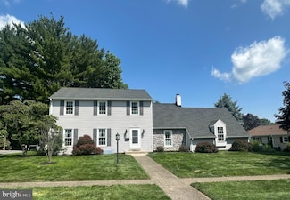 933 Greenlea Rd, Hershey, PA 17033