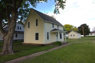 535 Garfield Ave, Farnhamville, IA 50538