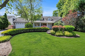 111 Palmyra Ave, Woodmere, NY 11598