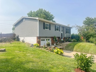 33860 Mustang Dr, Brighton, IL 62012