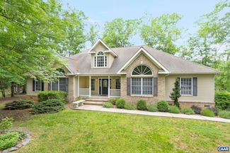 4 Chip Ct, Palmyra, VA 22963
