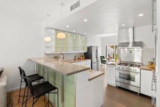 2433 Summerhill Dr, Encinitas, CA 92024
