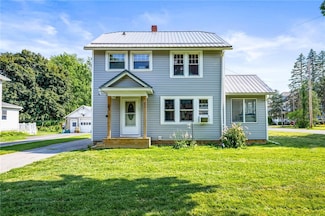 67 Pleasant St, Phelps, NY 14532