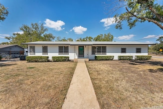 1391 Hillcrest Dr, New Braunfels, TX 78130