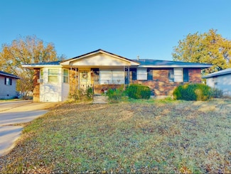 305 Gary St, Mangum, OK 73554