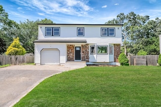 55 Lama Dr, Shirley, NY 11967