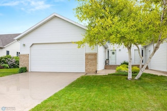 2834 Wheatland Dr S, Fargo, ND 58103