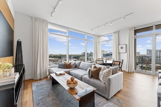 2207 Bancroft St Unit 1104, Houston, TX 77027