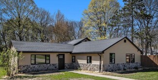 402 6th St, Plainwell, MI 49080