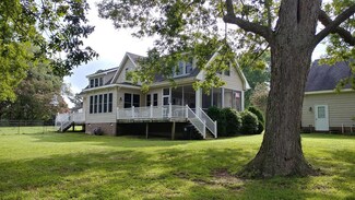 1 Turner St, Onancock, VA 23417