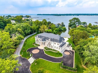 566 E Shore Rd, Kings Point, NY 11024