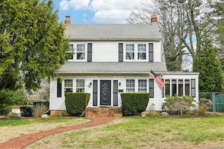 36 Seaview Ave, Northport, NY 11768