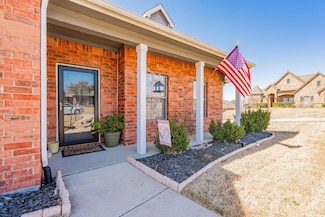10921 Owl Creek Dr, Fort Worth, TX 76179