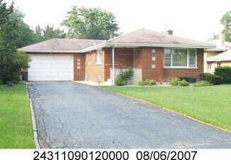 6839 W Linden Dr, Palos Heights, IL 60463