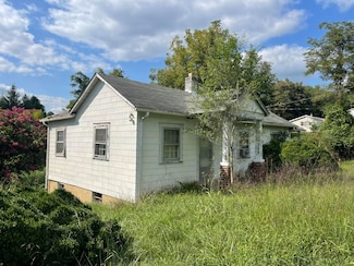 1185 Colonial Rd, Blue Ridge, VA 24064