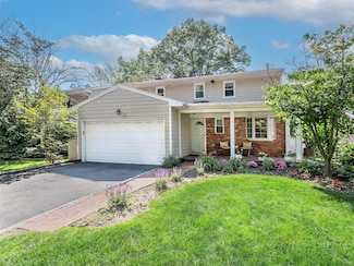 25 Schooner Ln, Port Washington, NY 11050
