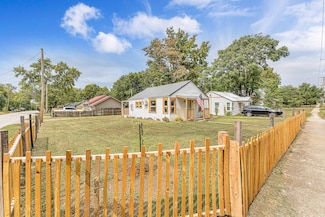 607 N Locust St, Buffalo, MO 65622