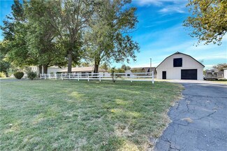 701 S Webster St, Spring Hill, KS 66083