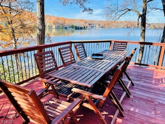 639 Canistear Rd, Highland Lakes, NJ 07422