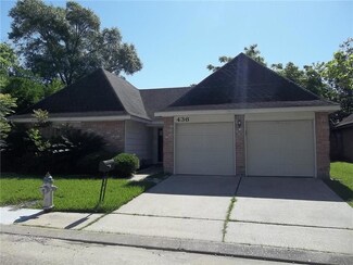 436 Aurora Oaks Dr, New Orleans, LA 70131
