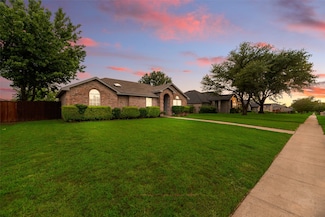 1318 Meadow Creek Dr, Lancaster, TX 75146