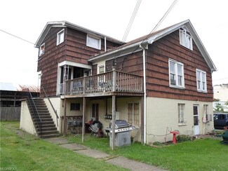 106 9th St, Wellsburg, WV 26070