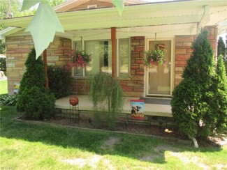 3359 Upland Rd, Lowellville, OH 44436