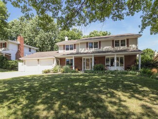 1663 70th St, Windsor Heights, IA 50324