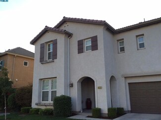 3223 N Memory St, Visalia, CA 93291