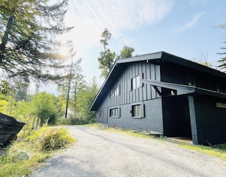 6 Quarter Mile Rd, Winhall, VT 05340