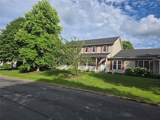 18 Hamlin Dr, Canandaigua, NY 14424