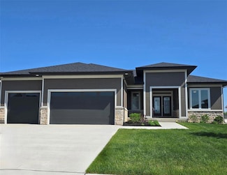 16211 Goodman Dr, Waukee, IA 50263