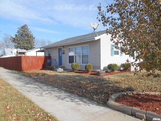 1109 Maiden Ln, Bettendorf, IA 52722