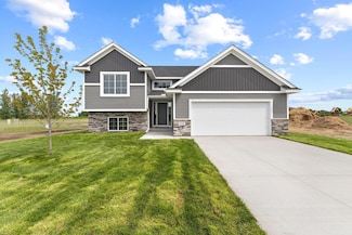708 Margaret Ave NE, Isanti, MN 55040