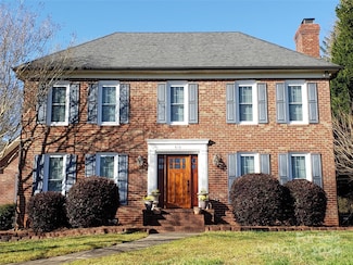 810 Woodmoore Ln, Kannapolis, NC 28081
