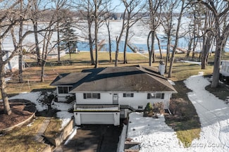 946 Sycamore Dr, Holland, MI 49424