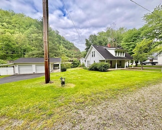 55 Old Bridge Rd W, Staffordsville, KY 41256