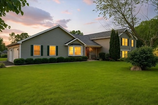 2411 S Hidden Trail, Spring Grove, IL 60081