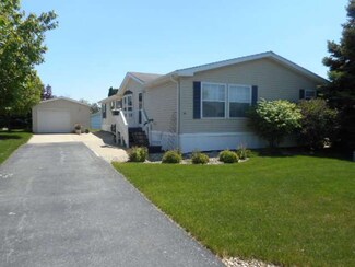 21 Blue Bird Ln, Beecher, IL 60401