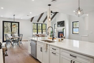 28 Trails Edge Rd, Windham, NH 03087