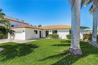 121 Jamaica Dr, Naples, FL 34113