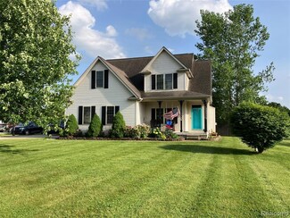2087 Fawn Glen Cir, Lapeer, MI 48446