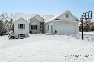 3112 View Point St SW, Jenison, MI 49428