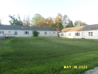 206 S D St, Indianola, IA 50125