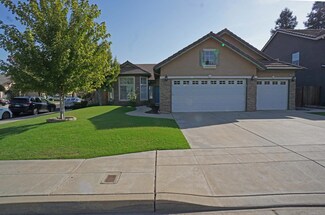 2778 Rall Ave, Clovis, CA 93611