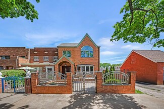 22-69 21st St, Astoria, NY 11105