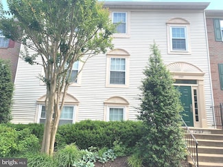 12107 Green Ledge Ct Unit 202, Fairfax, VA 22033