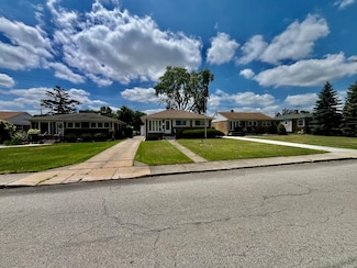 152 W 29th Place, South Chicago Heights, IL 60411